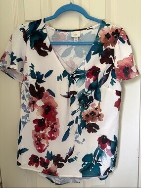 a new day White Floral V-Neck Flutter Sleeve Blouse
